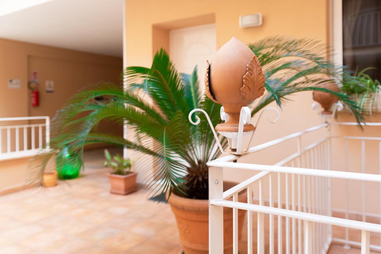 Palazzo Leo Suite And Apartment Lecce Exterior foto